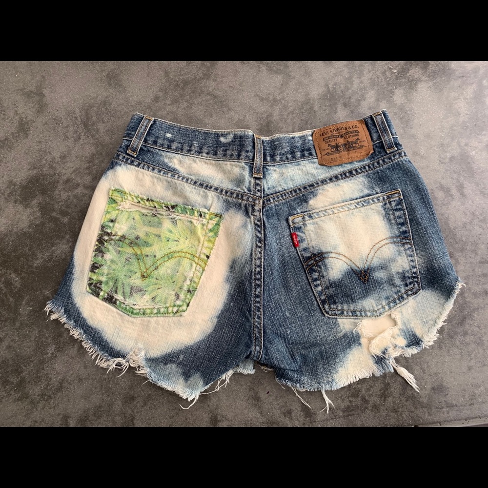 Super rare Cannabis printed pocket Levi shorts